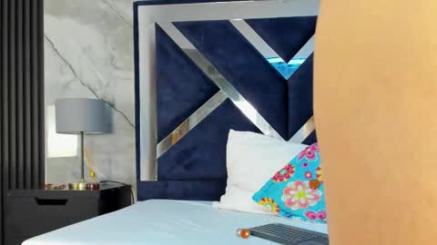 Vanessa Hard online show from January 17, 2026, 7:50 pm