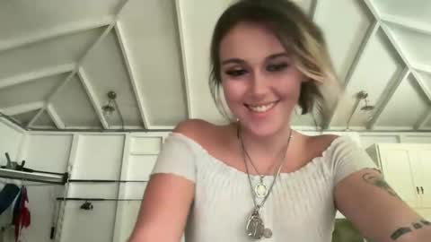 Snapshot of vanessaluvs2play chatting on November 9, 2025, 9:57 pm vanessaluvs2play online show from November 9, 2025, 9:57 pm