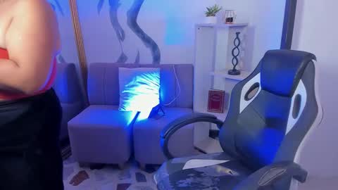 vanessascott_ online show from February 15, 2026, 5:59 am