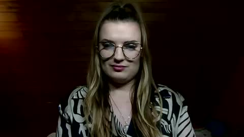 Vanessa online show from December 19, 2025, 9:33 pm