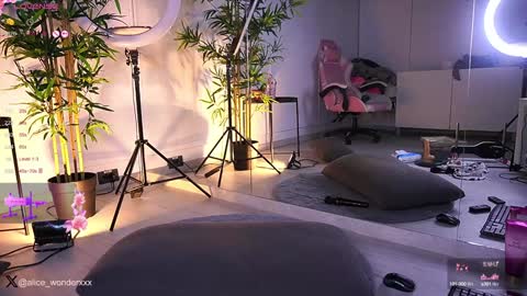 Vanessa Simon online show from January 23, 2025, 9:18 am