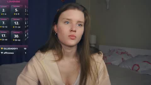 Luna online show from November 14, 2025, 7:23 pm