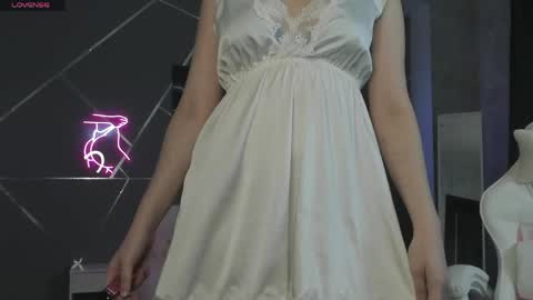 Mia online show from May 13, 2026, 8:01 am