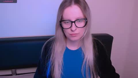 Mia online show from November 5, 2025, 7:52 am