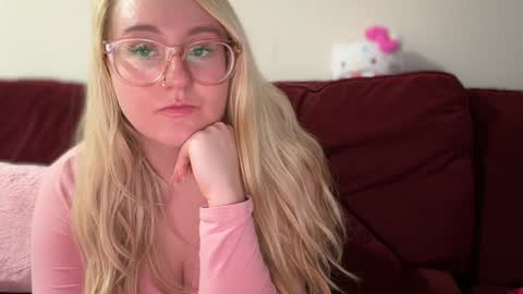 vanillapuddingpie online show from January 27, 2025, 3:58 am