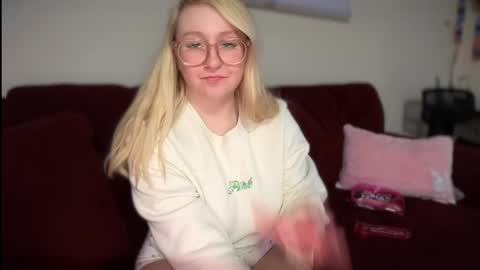 vanillapuddingpie online show from March 3, 2025, 12:37 am