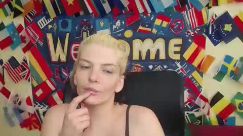 Vanessa online show from April 4, 2026, 4:55 am