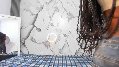 Snapshot of vayolethx chatting on February 19, 2026, 12:34 pm vayolethx online show from February 19, 2026, 12:34 pm