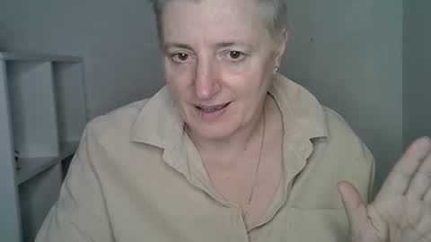 vea_motty online show from February 19, 2026, 10:06 pm