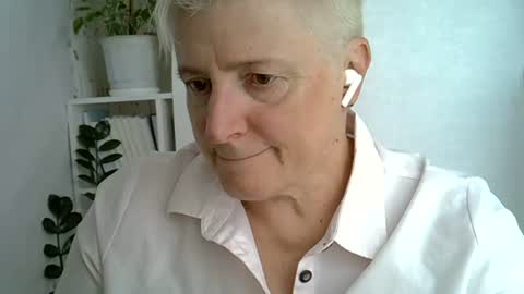 vea_motty online show from July 24, 2026, 9:40 am