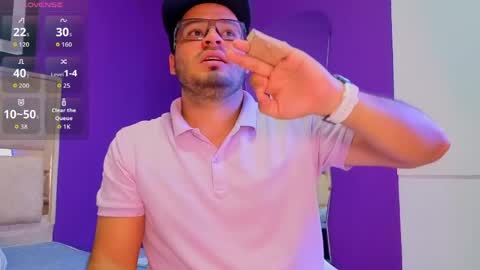 veci_and online show from April 1, 2026, 8:28 pm