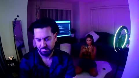 VeeDeeDuo online show from November 22, 2025, 10:36 am