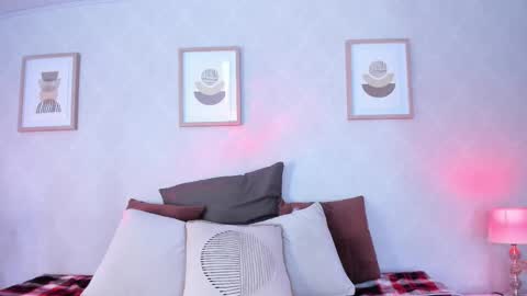 Vee Simons online show from October 2, 2025, 9:00 pm