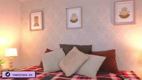 Vee Simons online show from February 11, 2026, 8:25 pm