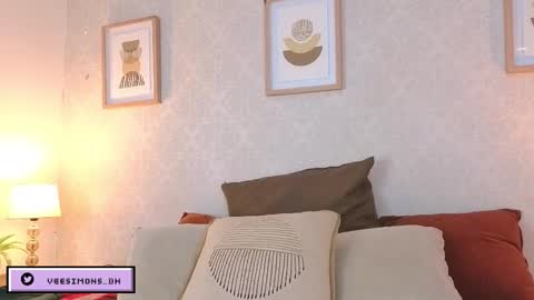 Vee Simons online show from March 19, 2026, 7:51 pm