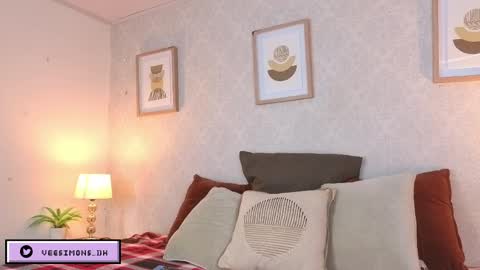 Vee Simons online show from April 9, 2026, 8:14 pm