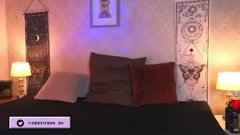 Snapshot of veesimons_dh chatting on July 4, 2026, 7:42 pm Vee Simons online show from July 4, 2026, 7:42 pm