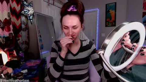 Violet Weatherbee online show from December 21, 2025, 4:41 am