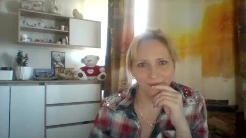 Snapshot of velka_raspberry chatting on May 8, 2026, 8:19 am velka_raspberry online show from May 8, 2026, 8:19 am
