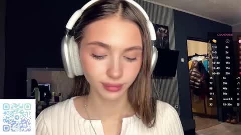 Nia online show from March 22, 2026, 3:59 pm