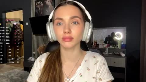 Nia online show from April 8, 2026, 3:01 pm