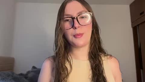Snapshot of velvet__moon chatting on June 3, 2026, 6:02 pm Sophi online show from June 3, 2026, 6:02 pm