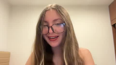 Snapshot of velvet__moon chatting on July 14, 2026, 6:29 am Sophi online show from July 14, 2026, 6:29 am