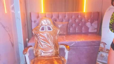 velvet_celeste_b online show from April 23, 2026, 12:29 pm