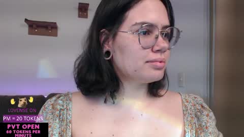 Snapshot of velvetcrystal chatting on May 3, 2026, 1:11 am Crystal PVT OPEN online show from May 3, 2026, 1:11 am