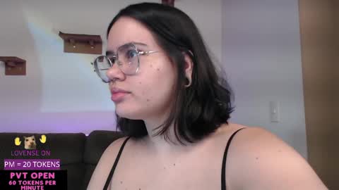 Snapshot of velvetcrystal chatting on May 4, 2026, 1:01 am Crystal PVT OPEN online show from May 4, 2026, 1:01 am