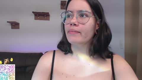 Snapshot of velvetcrystal chatting on June 10, 2026, 12:55 am Crystal PVT OPEN online show from June 10, 2026, 12:55 am