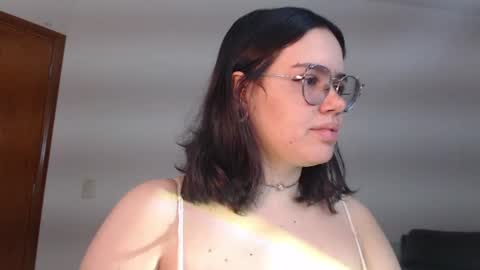 Snapshot of velvetcrystal chatting on July 12, 2026, 2:02 am Crystal PVT OPEN online show from July 12, 2026, 2:02 am
