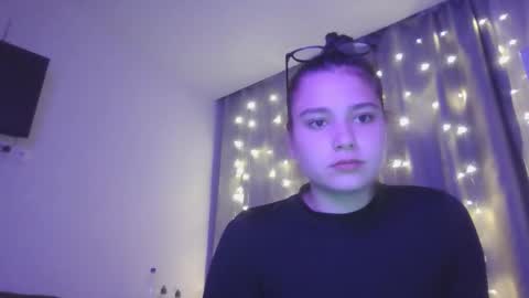 velveted_ivy online show from October 29, 2025, 4:42 pm