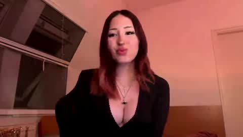 Snapshot of velvetfizz chatting on June 1, 2026, 9:16 pm Sophie online show from June 1, 2026, 9:16 pm