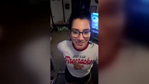 Snapshot of velvetkitten19 chatting on February 9, 2026, 12:58 am Kitty online show from February 9, 2026, 12:58 am