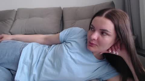 velvetmoon123 online show from April 5, 2026, 9:28 am