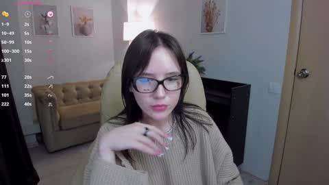 Snapshot of velvetmoore chatting on December 1, 2024, 7:36 pm Hii Im new here online show from December 1, 2024, 7:36 pm