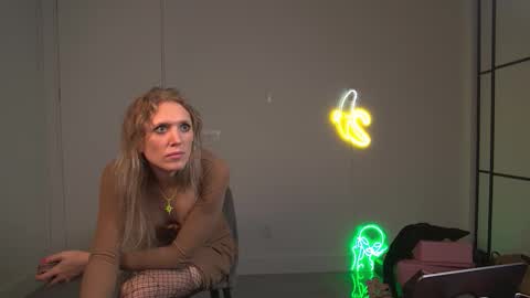 VelvetTGirl online show from March 16, 2026, 5:35 am