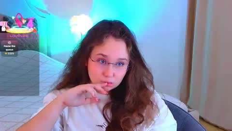 velvetvixencute online show from September 23, 2025, 5:32 am