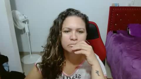 Snapshot of venecasexy44 chatting on April 17, 2026, 9:12 am venecasexy44 online show from April 17, 2026, 9:12 am