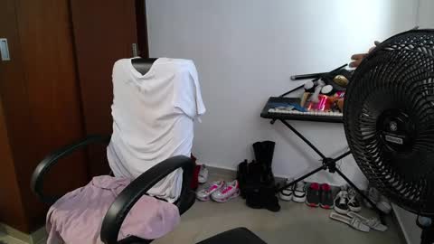 Venelope 3 online show from November 27, 2025, 8:00 pm