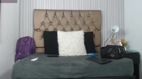 veneno hot online show from February 4, 2025, 2:10 pm