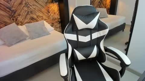 Snapshot of vennus_black_ chatting on September 19, 2025, 7:58 pm V E N U S online show from September 19, 2025, 7:58 pm