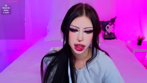 Vivian online show from November 12, 2025, 4:13 am