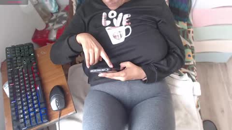 venus496613 online show from April 15, 2026, 7:58 pm