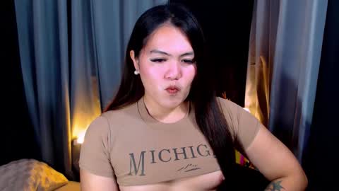 Snapshot of venus_colly chatting on April 21, 2026, 1:42 am I am Colly Your mystery girl online show from April 21, 2026, 1:42 am
