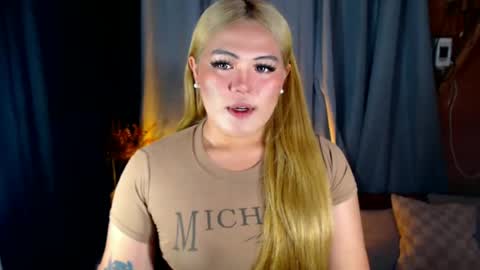 Snapshot of venus_colly chatting on June 19, 2026, 2:05 am I am Colly Your mystery girl online show from June 19, 2026, 2:05 am