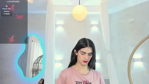 VENUS online show from February 6, 2025, 1:32 pm