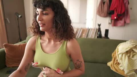 Snapshot of venus_in_jeans chatting on May 25, 2026, 9:37 am Bella online show from May 25, 2026, 9:37 am