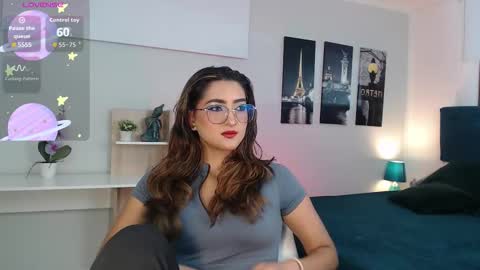 Mia online show from September 26, 2025, 12:42 pm